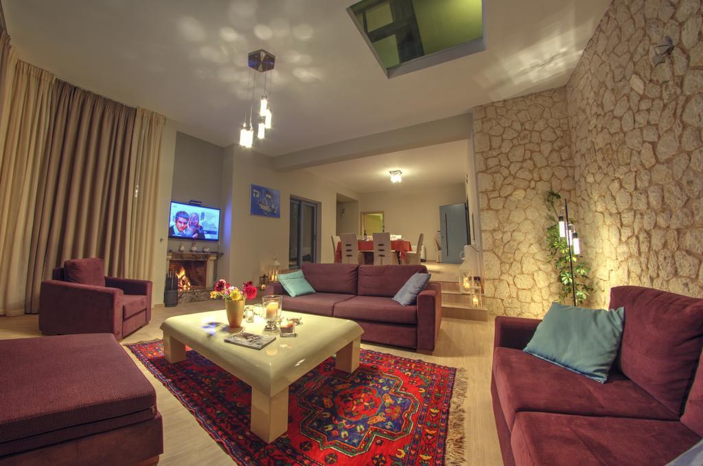 Kastraki Epavlis Villa *